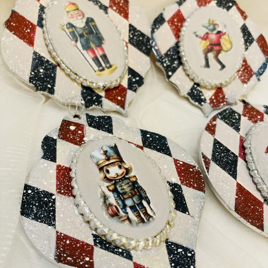 Set 4 ornamentente Nut cracker