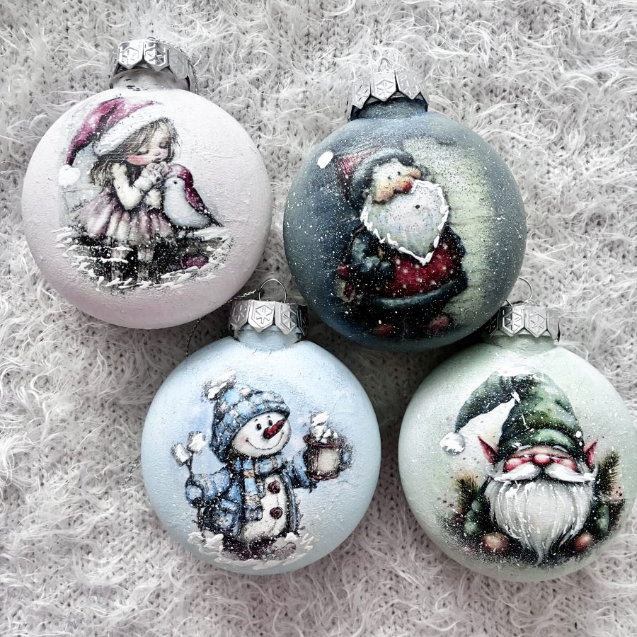 Set 4 ornamente rotunde